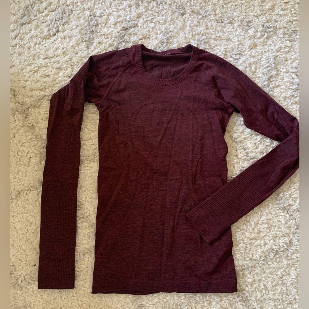 Lululemon women’s shirt